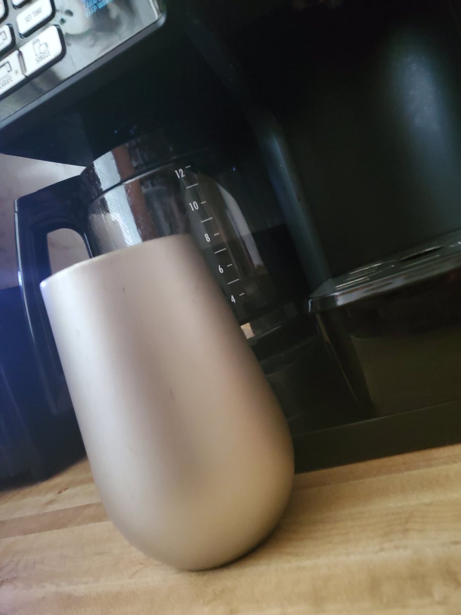 IceAzures's tweet photo. The coffee is brewin ☕, the day 🌞 is starting. And I already ate my toaster strudel. There won't be any pictures of that. 🤷‍♂️ How is everyone doing? https://t.co/uCSJuG6j8Q