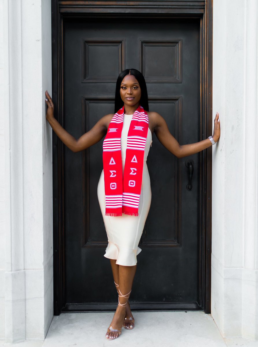 LZDivas's tweet photo. Shanequa “Valiant” Darrington graduated with a BS in Public Health, a concentration in Health Promotions, and a minor in Psychology! 🤩📚🎓  Shanequa plans on attending Graduate School and obtaining a Master’s degree to further her knowledge in Public Health!👏🏾❤️🥰 #LZGRADSZN https://t.co/j1QlhtKM9g