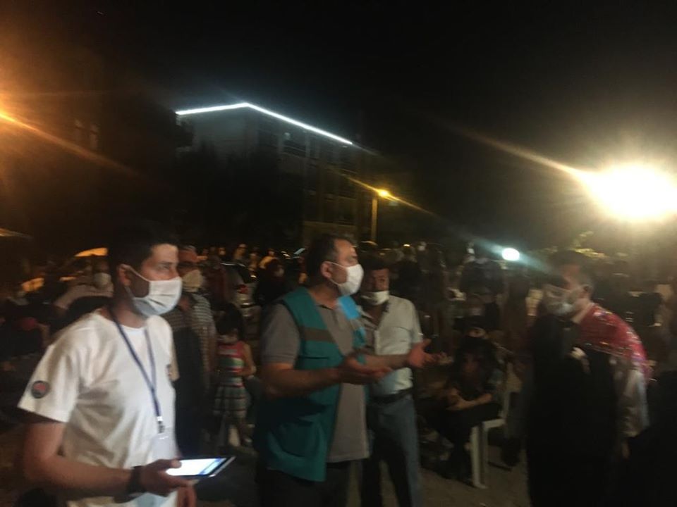 İl Salgın Denetim Ekiplerimiz Koronavirüsle mücadele kapsamında İlimiz genelinde düğün, nişan ve nikah ortamlarında denetimlere devam ediyor...

Lütfen tedbirlere uyalım!

Maske 😷
Mesafe ↔️
Temizlik 🧼

#SağlıkİçinHepimizİçin