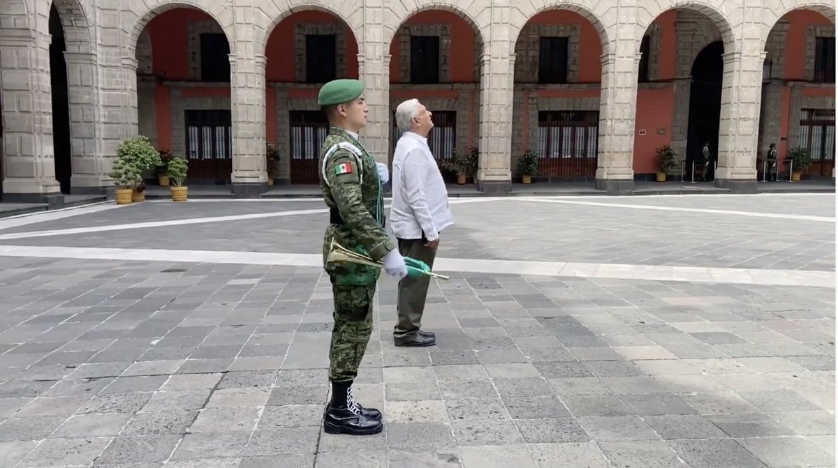 Dos homenajes.
Dos vestuarios.
Dos actitudes.
Dos escalas de valores.