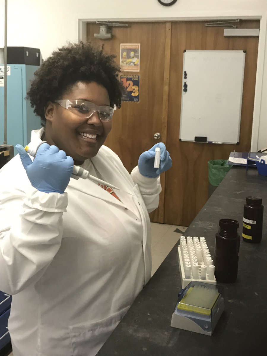 #BlackInChemRollCall
Lab coat ✔️
Gloves ✔️
Safety glasses ✔️
Pipette + tips ✔️
Tray of little bottles ✔️
Dark bottles of chemicals ✔️
Pulled back Afro ✔️
Big ass smile ✔️
#BlackInChem

I’m Dr. Tiara Moore, environmental ecologist and doer of all things dope!  #BlackChemistsWeek