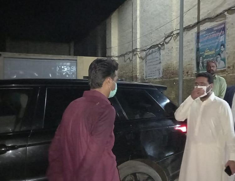 AhtishamQHala's tweet photo. Pleasure To Meet With Honourable @MakhdoomMehboob Sain After Wonderful Visit of Hala City at Night Time.
#ReliefActivity
#RainEmergency
#MoonSoonRains
@BBhuttoZardari @zaman_makhdoom https://t.co/OaCyt37Qmt