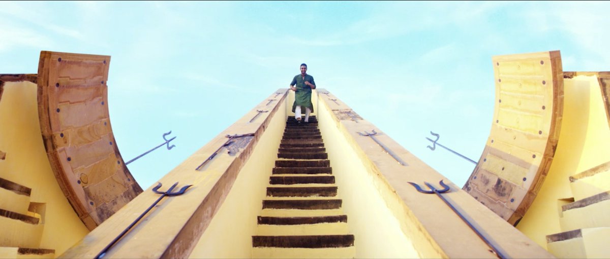 Some thought was put into colors and framing. (DoP  @SzymonLenkowski)