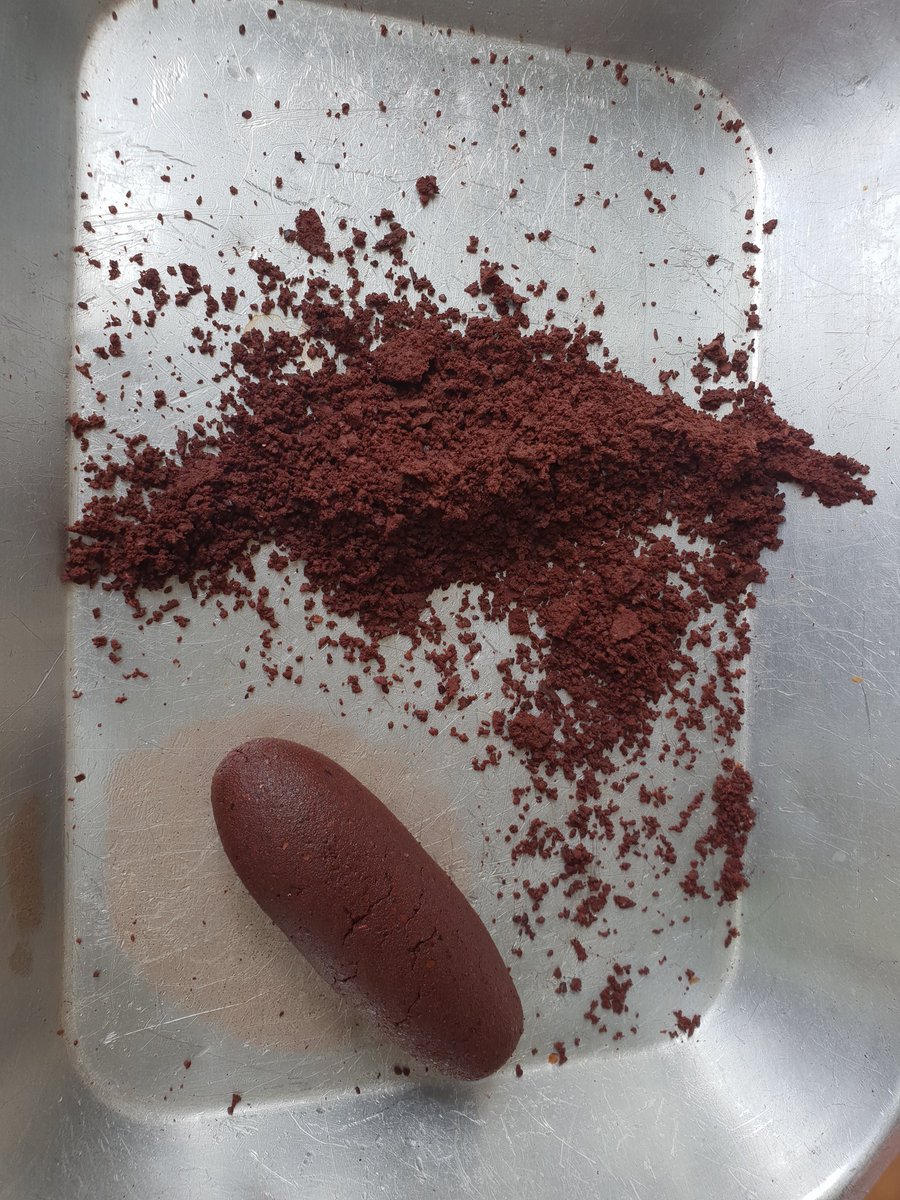 callmemadly's tweet photo. La Martinique produit 10 t de cacao par an et celui est prisé. Il a d'ailleurs été récompensé aux International Cocoa Awards. La demande est plus forte que l'offre. Les producteurs s'engagent sur 1 charte qualité. Photos : cabosses, cacao en poudre, pain de cacao https://t.co/iz6xTTkhxO