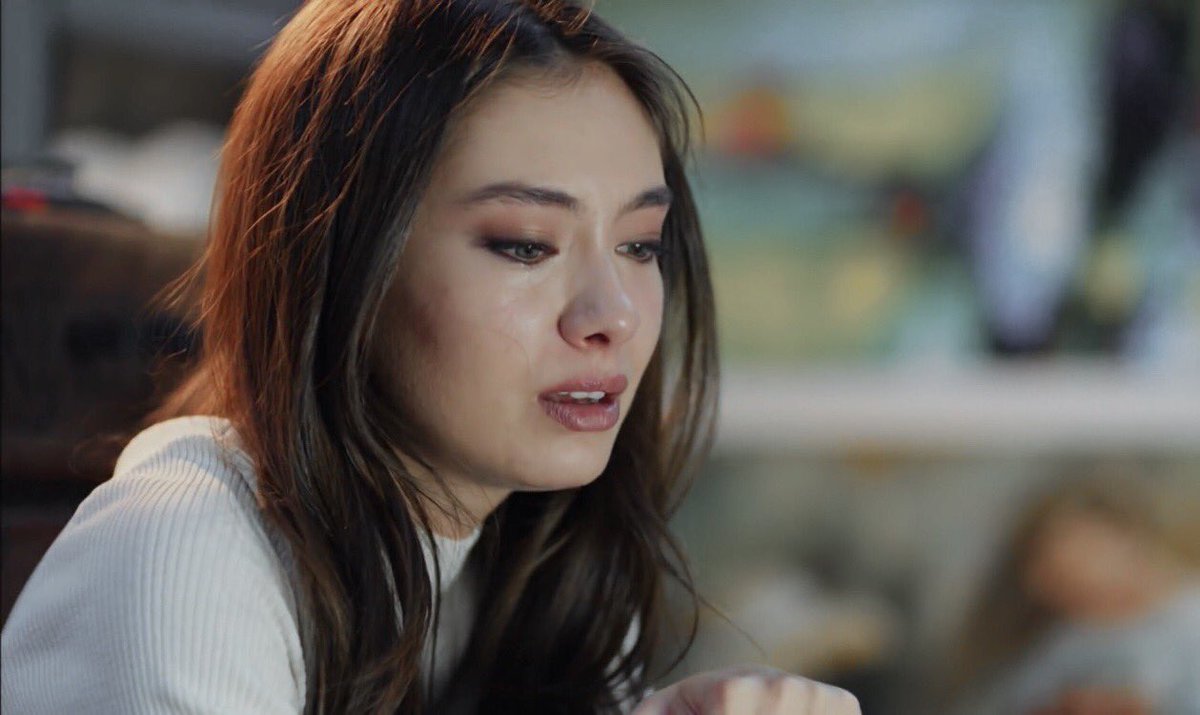 “Ona bir daha sarılamayacağım... sesini duyamayacağım...” 

#NihanSezin | #NihKem | #NeslihanAtagül  | #KaraSevda 🖤