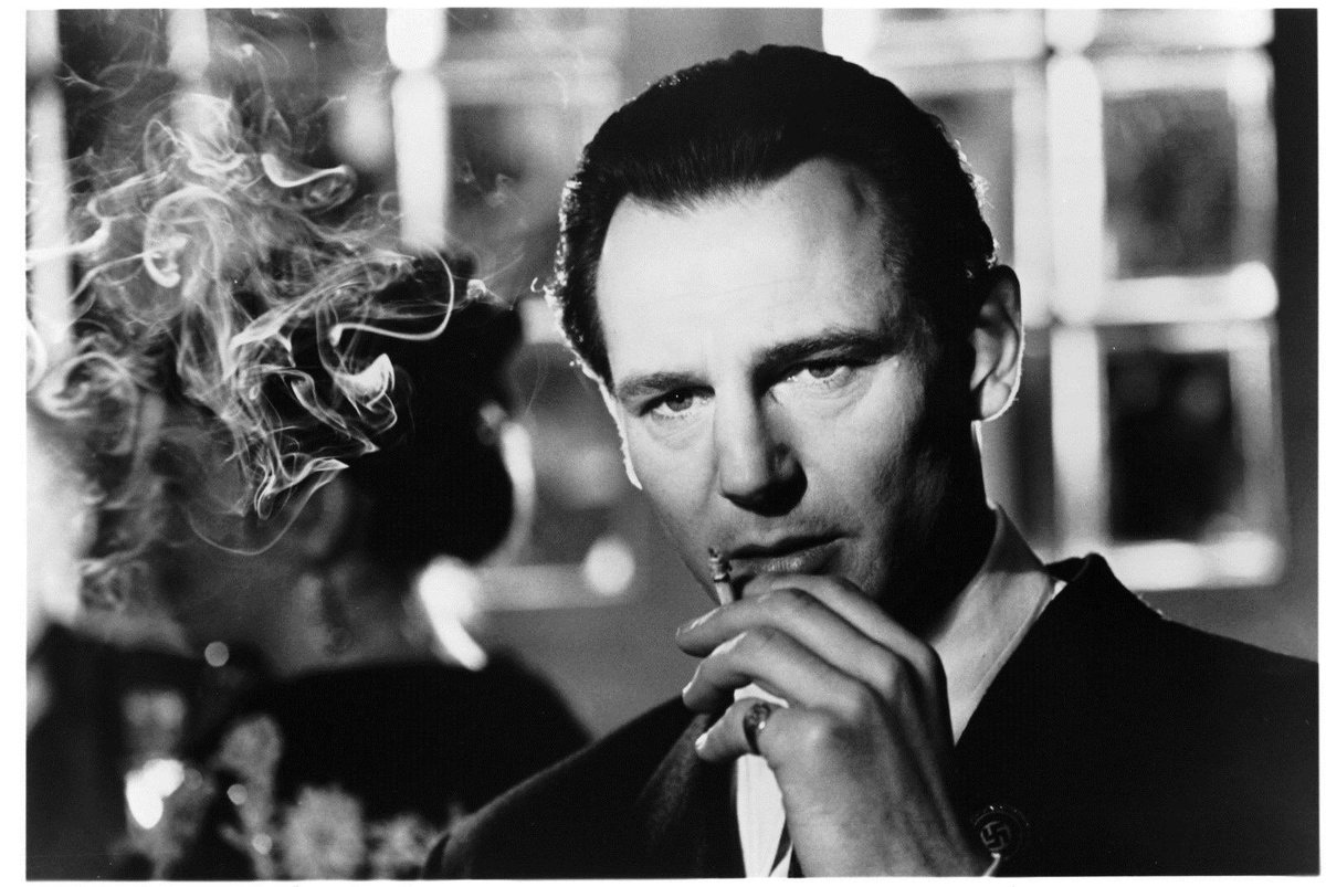 GifsCine's tweet photo. “Quien salva una vida, salva al mundo entero” La lista de Schindler (1993). https://t.co/TWzJeapJme