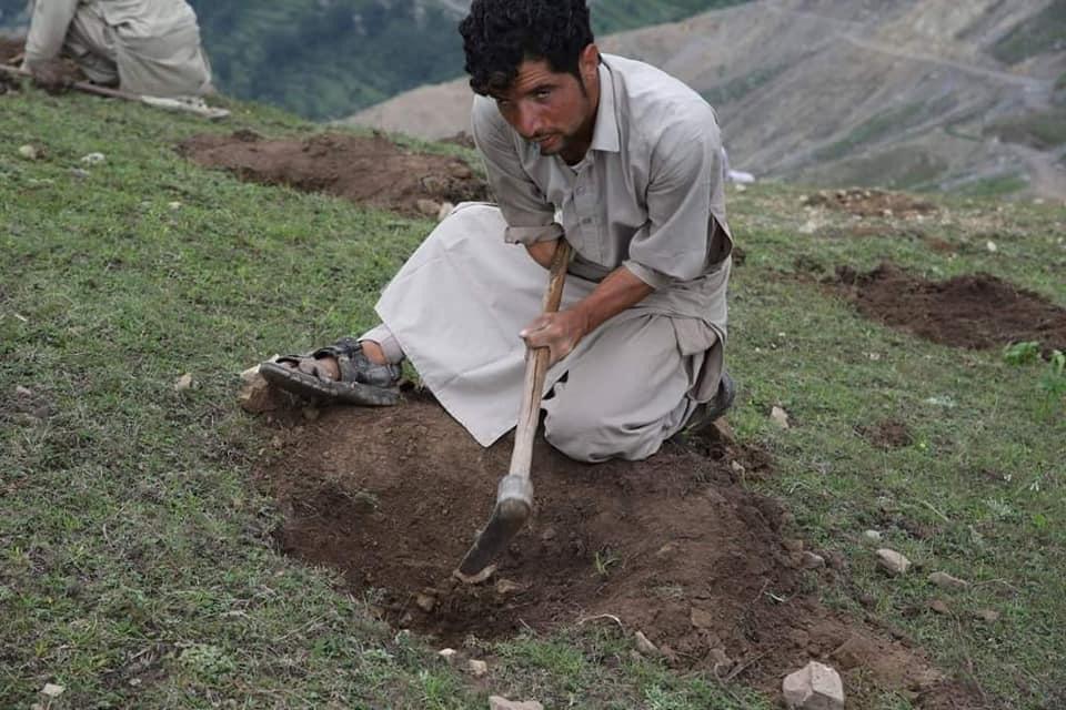 ImranKhanPTI's tweet photo. From Lower Dir to all parts of the country; from Tigers and youth to the elderly; all came out in huge numbers to plant trees. I want to thank everyone who responded to my call to plant a tree today. https://t.co/z9UWVMbmVH