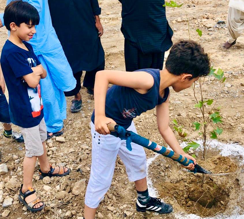 ImranKhanPTI's tweet photo. From Lower Dir to all parts of the country; from Tigers and youth to the elderly; all came out in huge numbers to plant trees. I want to thank everyone who responded to my call to plant a tree today. https://t.co/z9UWVMbmVH
