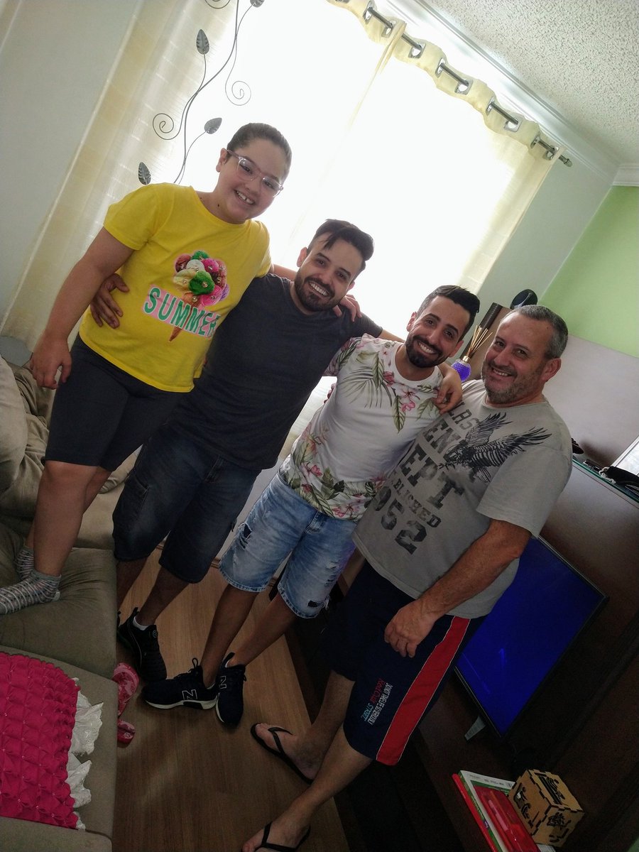 Cisantana12's tweet photo. Meus enteados lindos #boadrasta #almoço #domingou 🥰 https://t.co/TDCaB1Ot0b