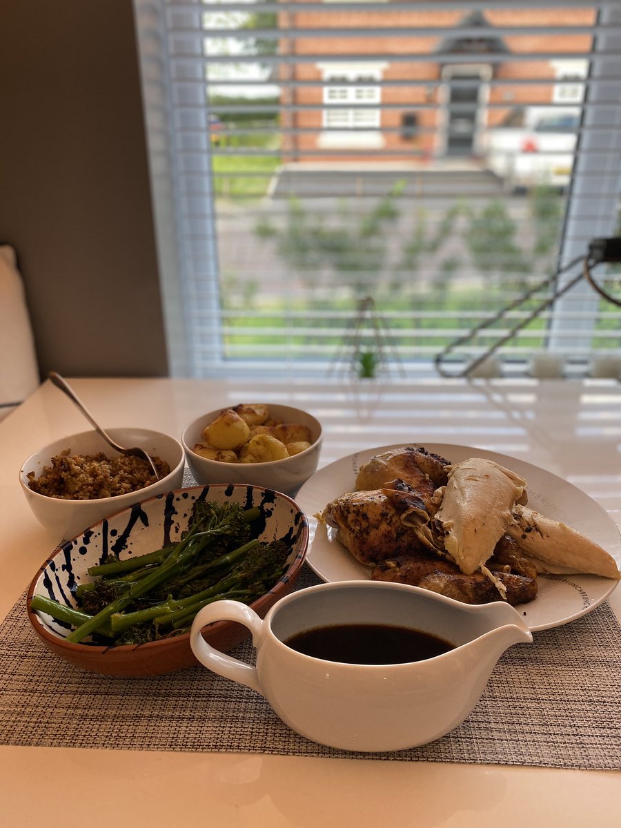essential_rob's tweet photo. @essentialcuisin #ECBBQ #weekend ending with a delicious #roast chermoula seasoning chicken #roasties and #jus with PVJ https://t.co/NB9lBU2PbE