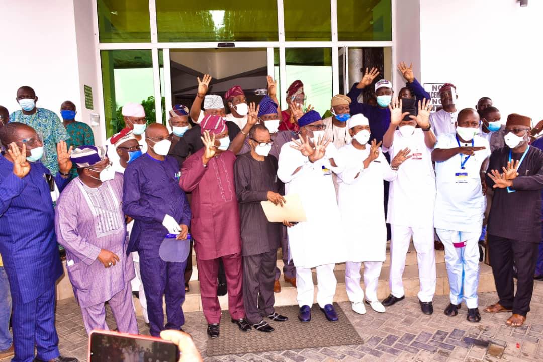 DonaldOjogo's tweet photo. Overcoming our individual differences for the common goal is the strength of unity. @RotimiAkeredolu , other guber aspirants and stakeholders this evening where the Governor's second term was unanimously endorsed. THEY ARE TOGETHER, GOOD TO GO. https://t.co/4dcUJ9oGkG