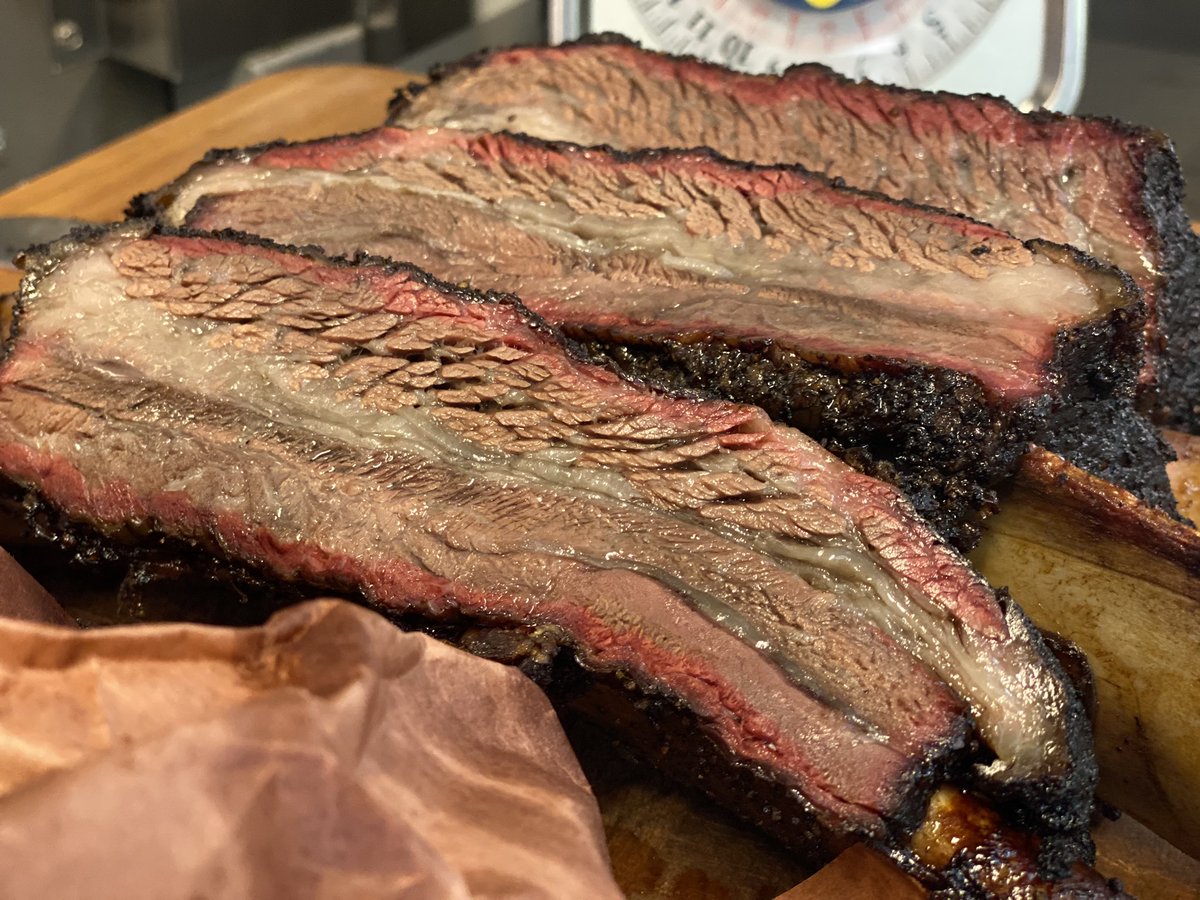 OriginalTexasQ's tweet photo. #BeefRibSunday #BBQFoodTruck  #ChicksWhoSmoke @Roovy_App Carry Out &amp; Delivery available to KINGWOOD. https://t.co/OxRQdnByqh