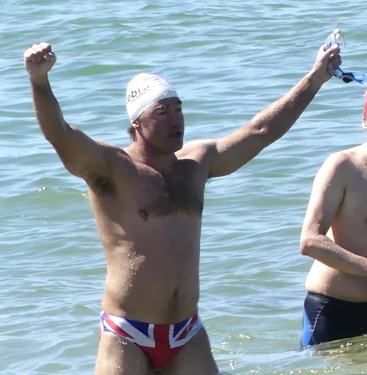 AlexGrove's tweet photo. With reports of a second spike on its way, it was safer to swim than to get public transport..

Thank you to the French couple on Wissant Beach who captured the moment.

🇬🇧 🇫🇷 https://t.co/OrI7la0rg9