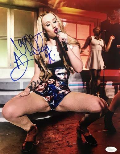HottiesCelebs's tweet photo. Iggy Azalea 🔥 https://t.co/s82EPFCeaJ