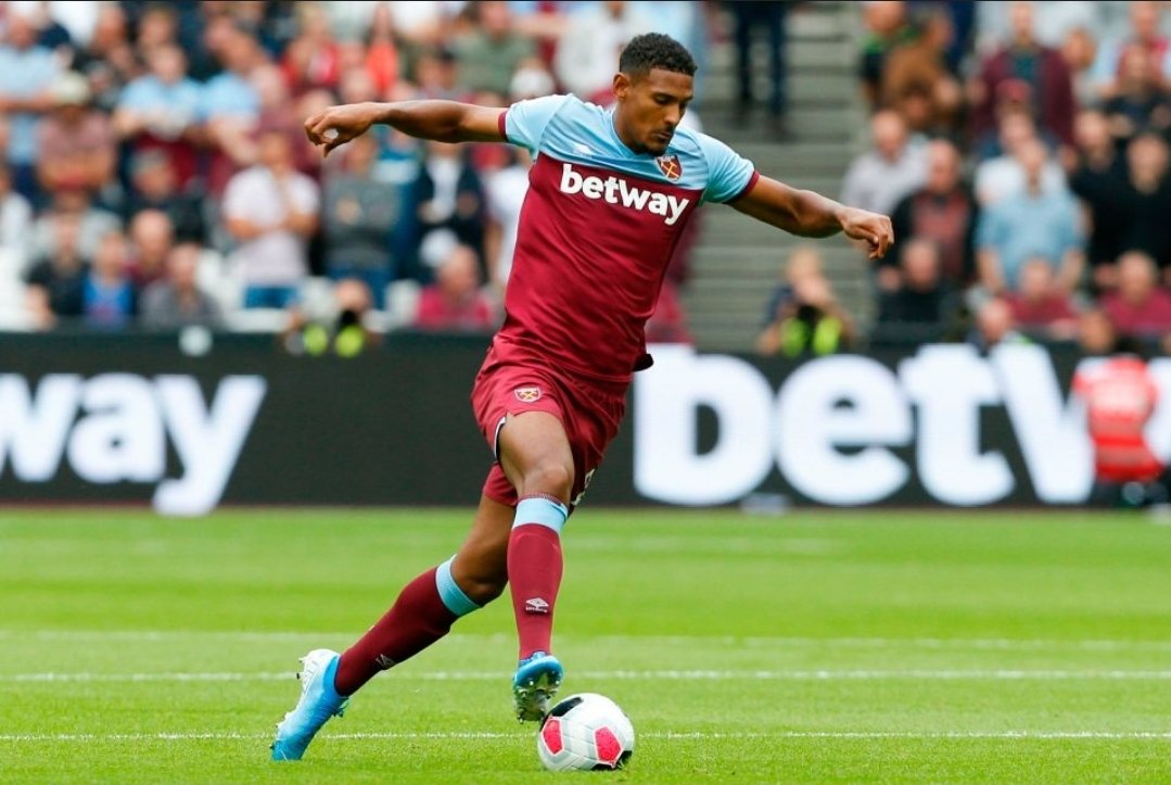 the odd Wolves defender and you guessed it ... 3 West Ham Players. Generally the best 3 money can buy and always their latest signing (whether  or not). Every year he finishes about 11th from 40. Same again this year. Within a few weeks of the season starting, he's generally ..