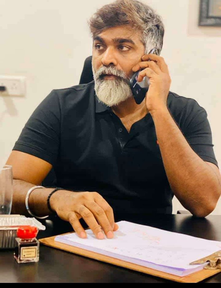 Bulletvikki's tweet photo. Vera level iruka
Anna 😍

@VijaySethuOffl | @VijaySethuFans 
@chengaivspfc | #vijaysethupathi https://t.co/wOuEZ0GcXk