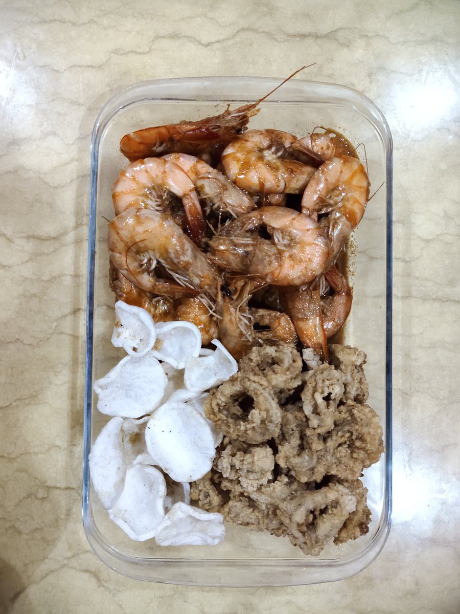 jamecejas's tweet photo. Shrimps🍤 + Calamares🦑 + Chips = Bon appétit baby 🍲😋
#haveablessedsundayeveryone
#BonAppetit https://t.co/14i621Q5Hs