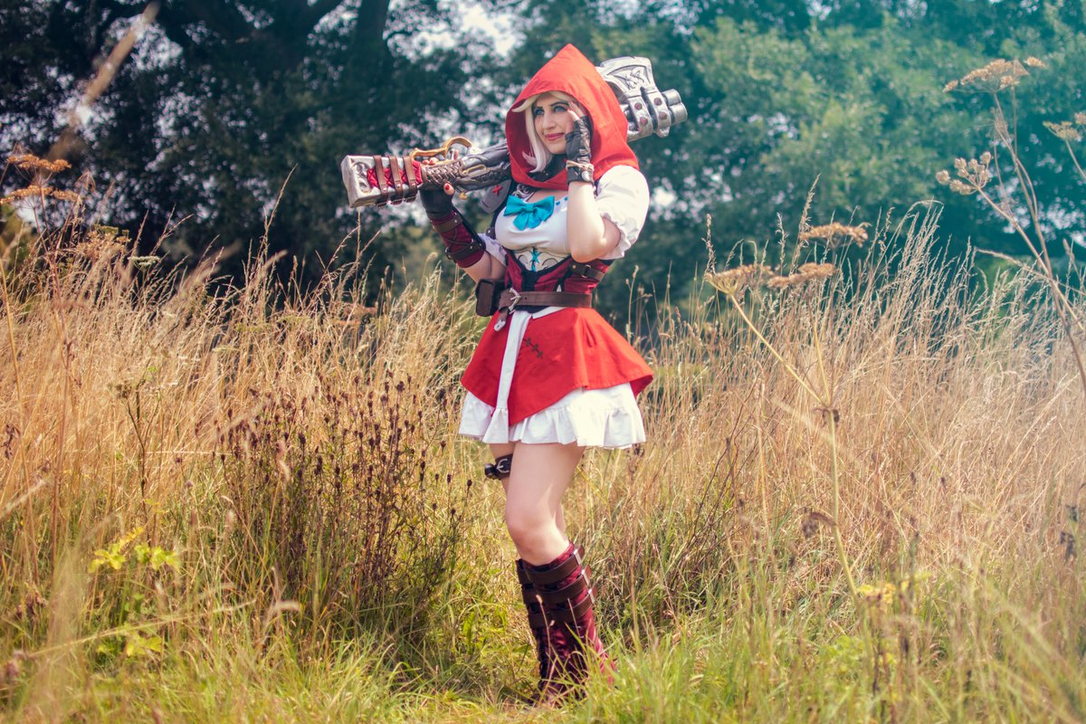 DemoraFairy's tweet photo. First photo from the Ashe shoot I did yesterday! I lent @EvieGeneCreates my camera and she did the photos and I've been editing them, I absolutely love how they came out! I'll be posting the others over the next few days.
#littleredashe #ashecosplay #overwatchcosplay #overwatch https://t.co/Tfv4MmqIlM