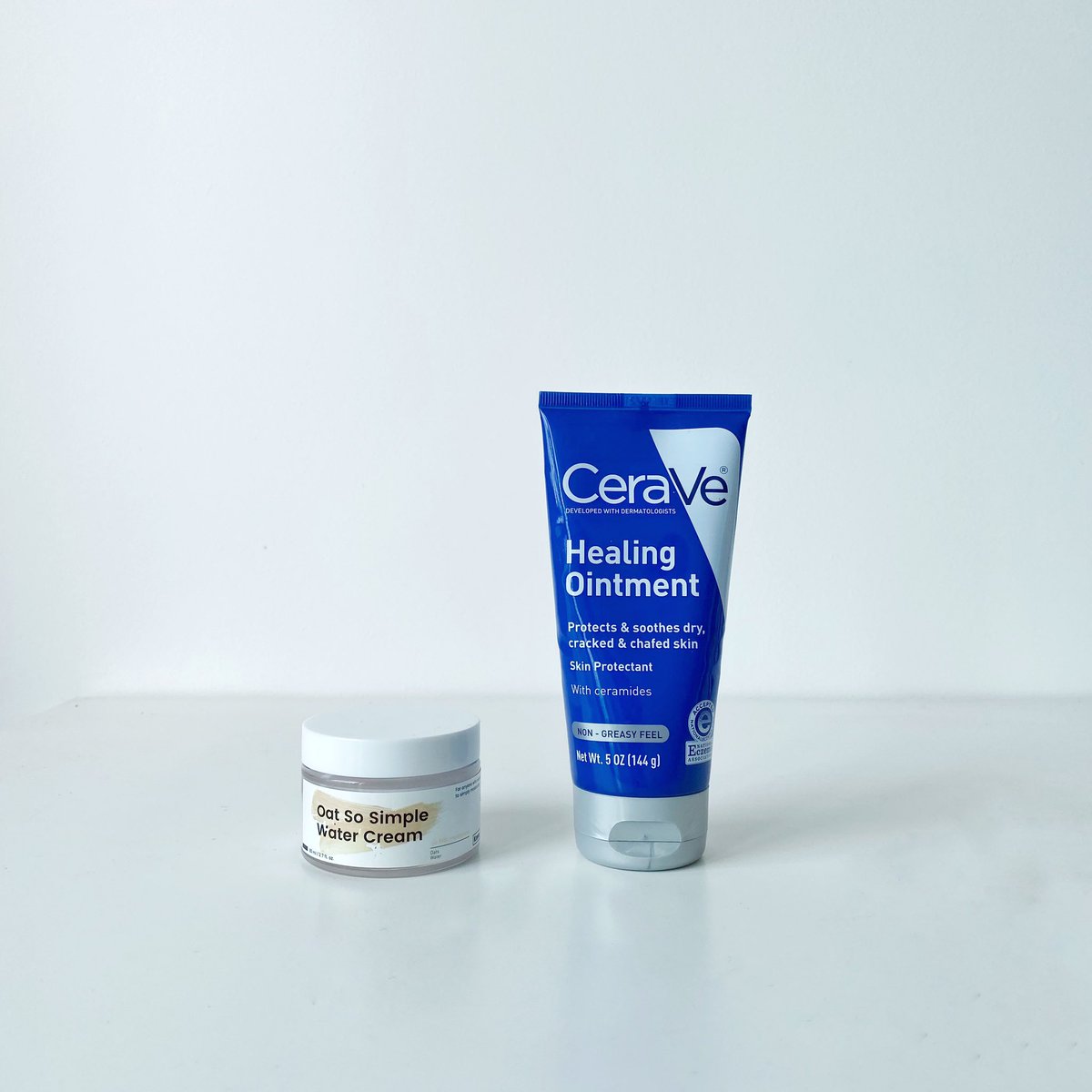 Untuk moisturizer, I guna 2. Krave Beauty Oat So Simple dan Cerave Healing Ointment. Krave ni dia tersangatlah best sebab ada 10 je ingredients. So senang nak detect kalau your skin tak sesuai. Function dia cuma satu je. Provide moisture to your skin.