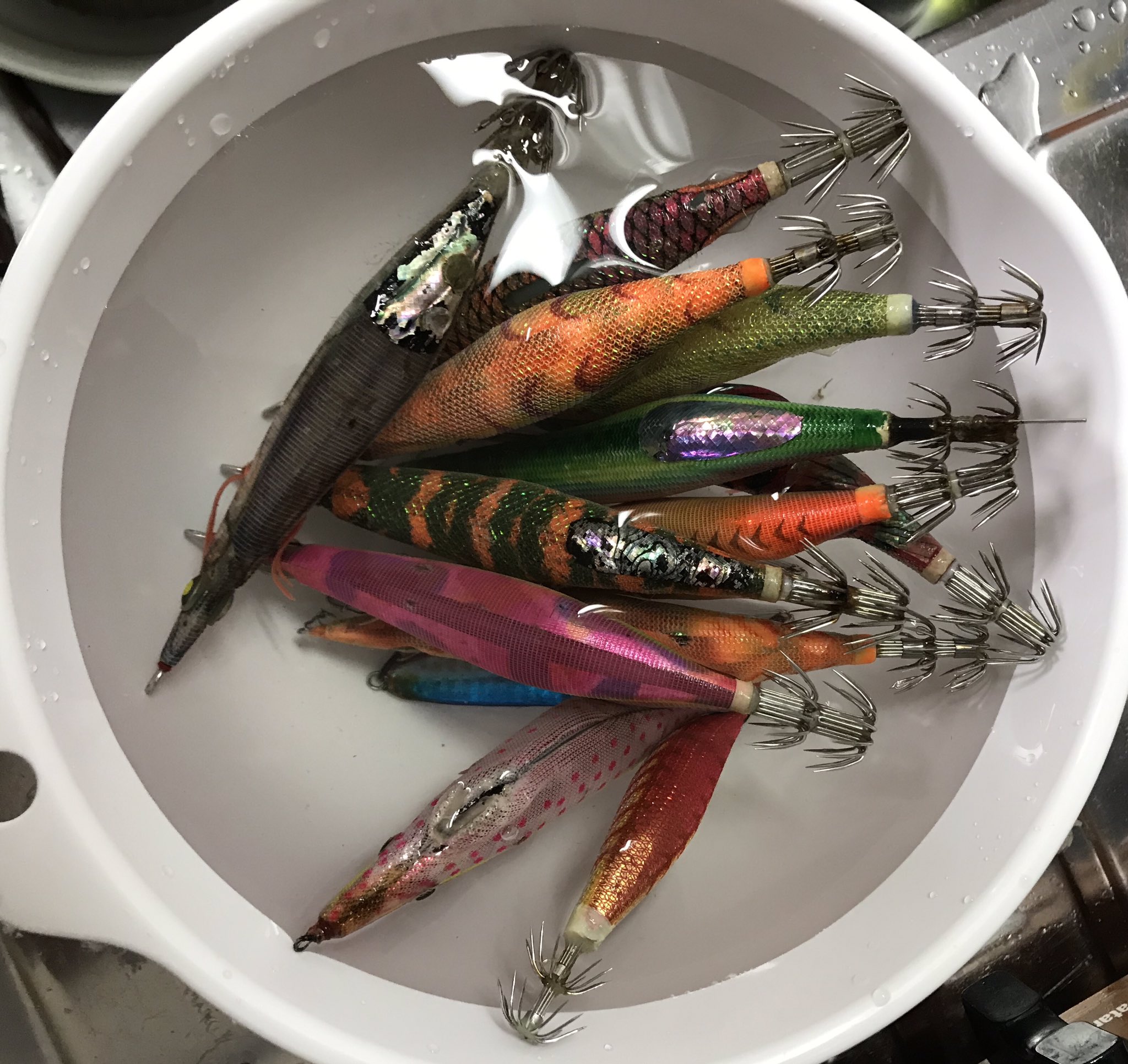 ぺい カンナが痛んでたり シンカーが抜けたやつもあるけど修理すればほぼ使えそう しばらくエギ は使う予定ないし 暇なときにちょっとづつカンナとか交換していこ ぺい カンナが痛んでたり シンカーが抜けたやつもあるけど修理すればほぼ使えそう しばらくエギ は使う予定ないし 暇なときにちょっとづつカンナとか交換していこ
