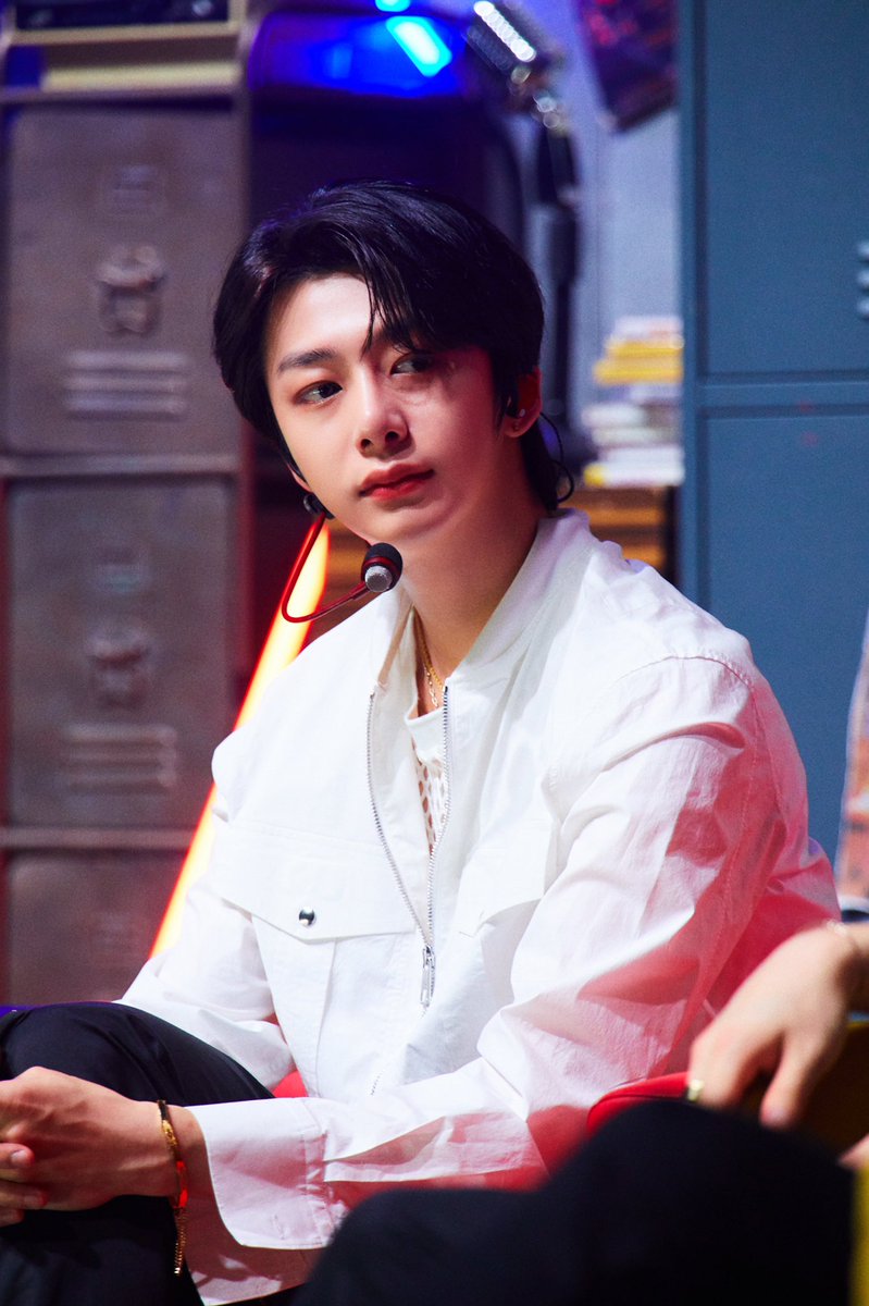 HyungwonSpainX's tweet photo. @OfficialMonstaX ›› TRAD ESP ‹‹  𓆏  090820.

[#MONSTA_X]
090820 #MONSTAX Concierto online
MONSTA X LIVE 
FROM SEOUL WITH LUV
Propagación de fotos oficiales 📸

#MONSTAX
#HYUNGWON #형원
#monstaxlivewithluv
#Os_Queremos_Monbebe
@OfficialMonstaX https://t.co/WvAPnyWJgX