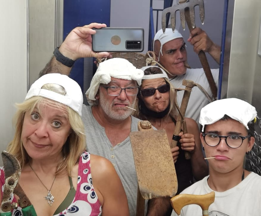 javimago75's tweet photo. #momentoascensor #momentorural #ascensor #lorural #palcampo #crazyfamily https://t.co/7ADecNlnqe