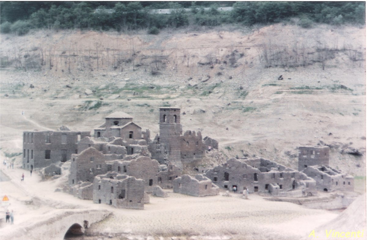 Andrea_V_73's tweet image. The submerged village of Fabbriche di Careggine 1994
#Vagli #Lake #Lucca #Tuscany #Italy
📸AndreaVincenti
@elenamente3 @MaurilioVitto 
@ACmcoppola @CalaminiciM @Beatric09656317 @GiuliettaVanni @GiusyRoncato @oliviacentelli @claudiafusani 
@janicependarvis @MC_NYC @SashaAllenMusic