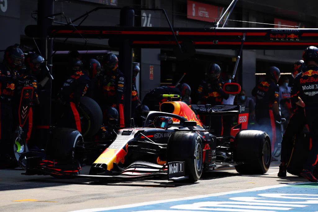 レッドブルホンダF1、今シーズン初勝利を挙げる！