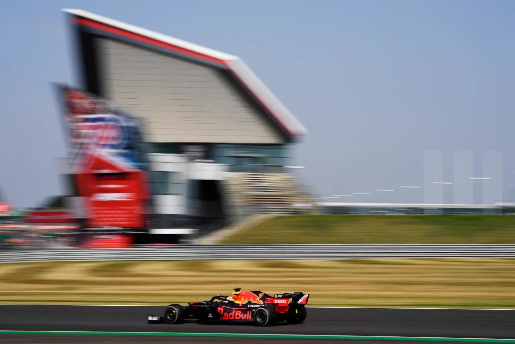 レッドブルホンダF1、今シーズン初勝利を挙げる！