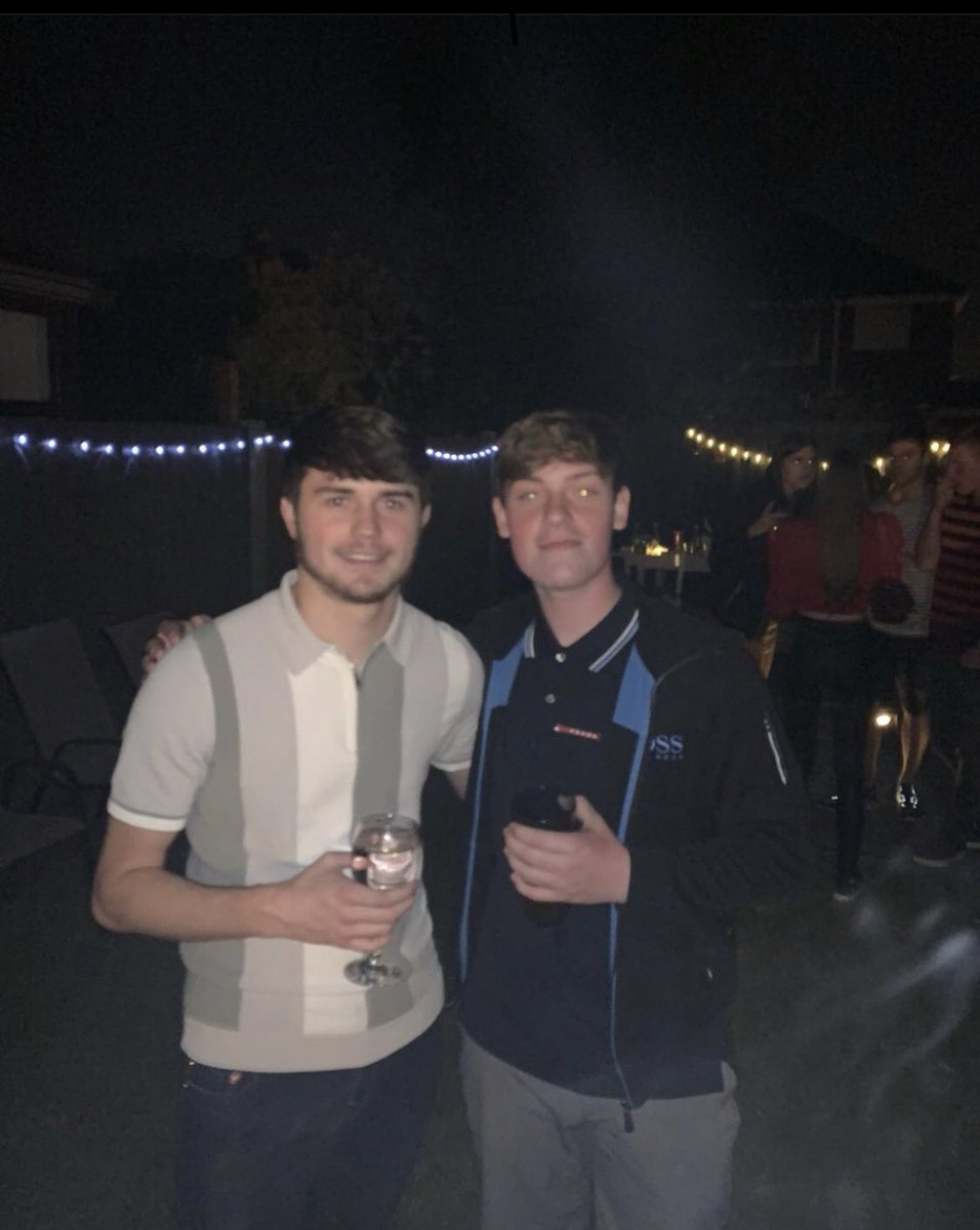 Joe_Lee5's tweet photo. Messy one last night 🤕 https://t.co/UPv5LKBjMW