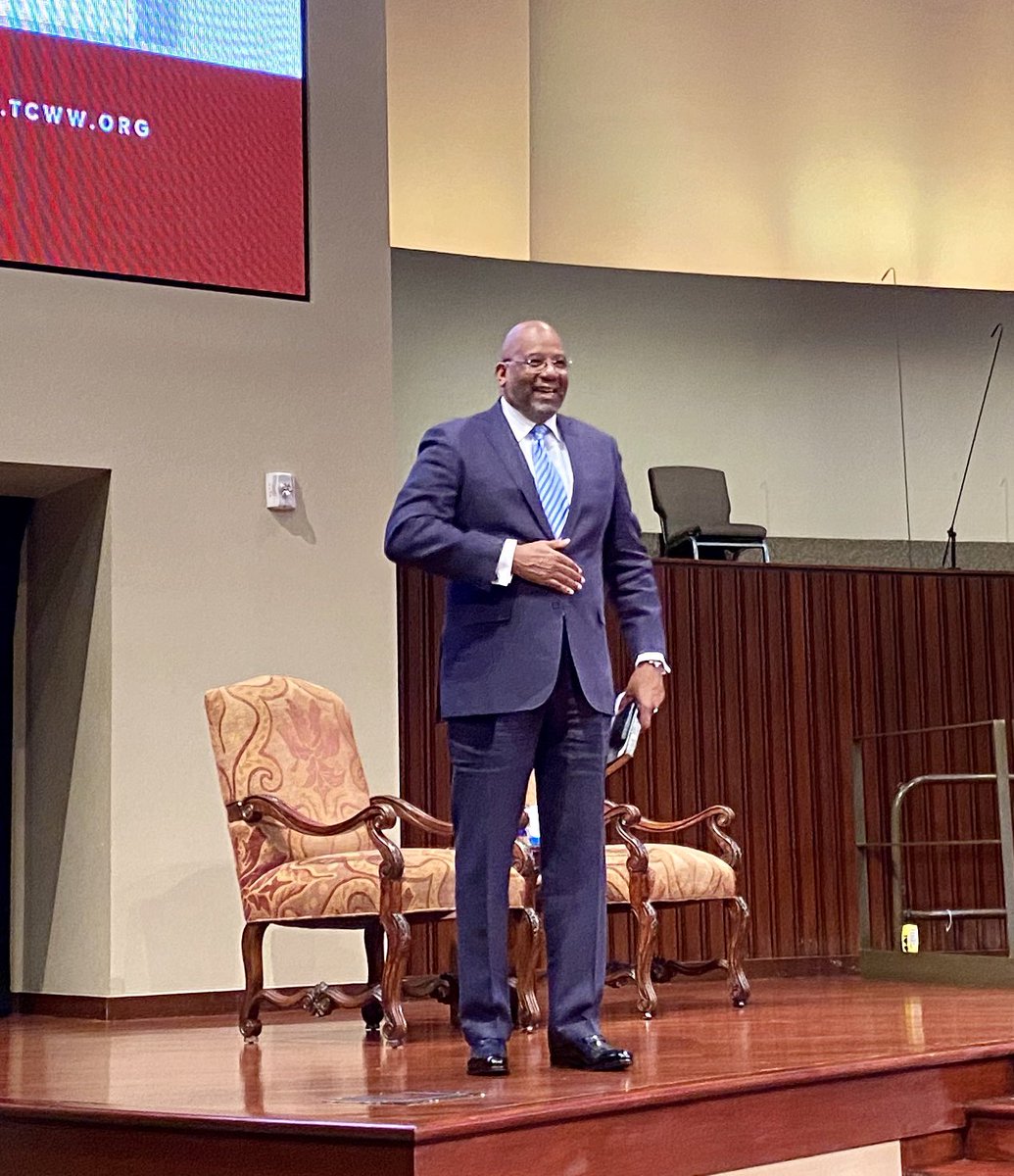 jewellondon's tweet image. Happy Anniversary Pas!!! Thank you for saying YES!!! 45 Years of Preaching! #PreachPastorWest #Pas45 #iAmTCWW #HerStory #GreenLeaves🍃 @ralphdwest