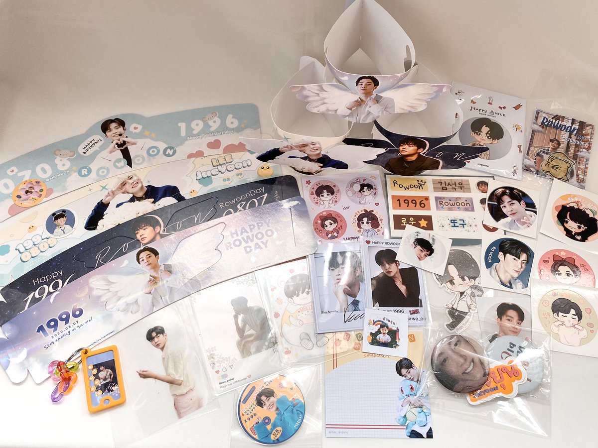 ssommikan's tweet photo. รวมของแจกจากพทจ.ที่น่ารักทุกคน 💗 ขอบคุณทุกคนมากเลยนะคะ 🙏 พึ่งเข้าด้อมมาเจอทุกคนใจดีน่ารักมากๆ 🥺ใช้คำว่าประทับใจกับพทจ.ได้สิ้นเปลืองมากง่ะ เป็นด้อมที่น่ารักอบอุ่นสุดๆ รักก 💖 
#HAPPYROWOONDAY
#ROWOONBIRTHDAYPROJECT
#ROWOONTHXTHFANTASY
#0809imhereforyoon
#HAPPYJAEYOONDAY https://t.co/x9wI2BToM8