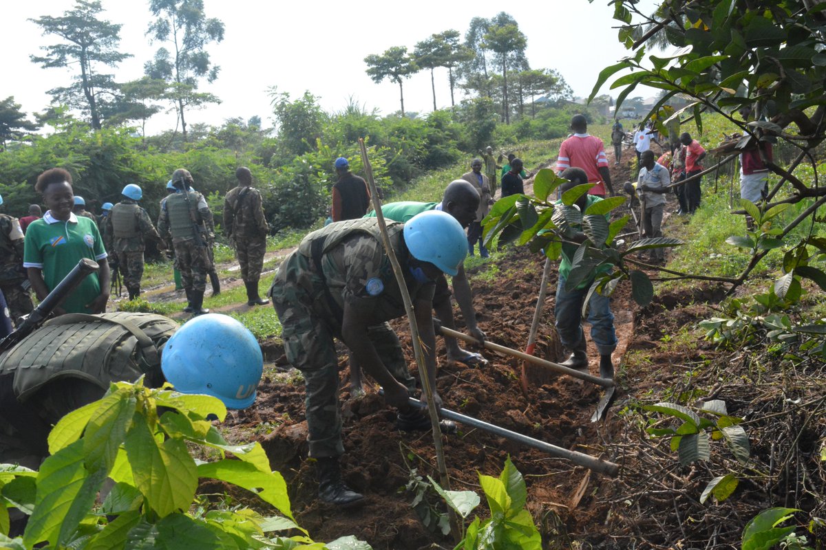 MONUSCO's tweet photo. #photooftheday #Boikene, #Nord_Kivu, #DRC: On July 24, 2020, #MONUSCO #Malawian peacekeepers helped the local population in Boikene area to construct a water drainage system to  protect the road and prevent soil erosion that used to make the road impassable. #A4P https://t.co/ngyajxZf3x