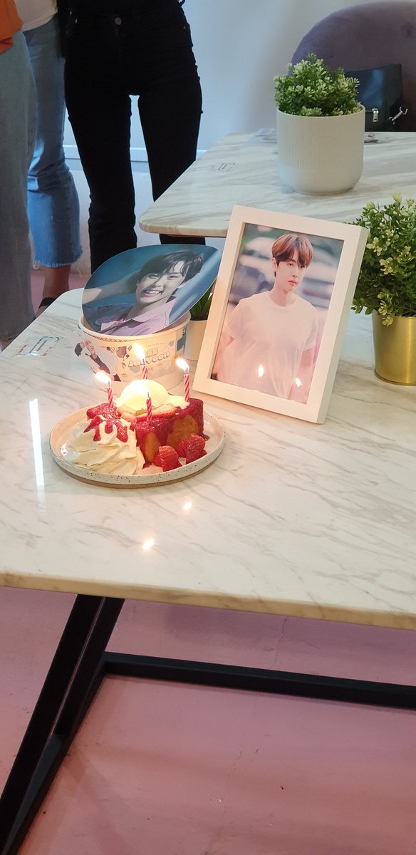 hwisf9jae's tweet photo. ขอบคุณแจยุนที่เกิดมาบนโลกใบนี้ เพื่อมามอบความสดใสให้กับพันทาจี พร้อมเสียงหวานๆ ที่สุดแสนจะดีงาม อิอิ (ขอบคุณคุณพ่อคุณแม่แจยุนนะคะ)

ขอบคุณพันทาจีที่น่ารัก และทีมงานโปรเจคดีๆ นี้นะคะ อบอุ่นมาก และได้ทำบุญด้วย ^^

#0809imhereforyoon
#HAPPYJAEYOONDAY
#JAEYOON #SF9 https://t.co/X15ZYFquU1