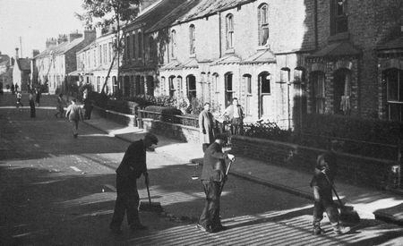 On the morning of the 12th August 1940 work started to clear the damage to Cemetery Road. 

David Poole of <a href="/YorkCemFriends/">Friends of York Cem</a> kindly gave us a tour of the damage still visible in the Cemetery:
bit.ly/3igHfF8

With thanks to <a href="/YorkExplore/">We're not here anymore- formerly @Yorkexplore</a> 

Image: York Press <a href="/yorkpress/">The Press</a>