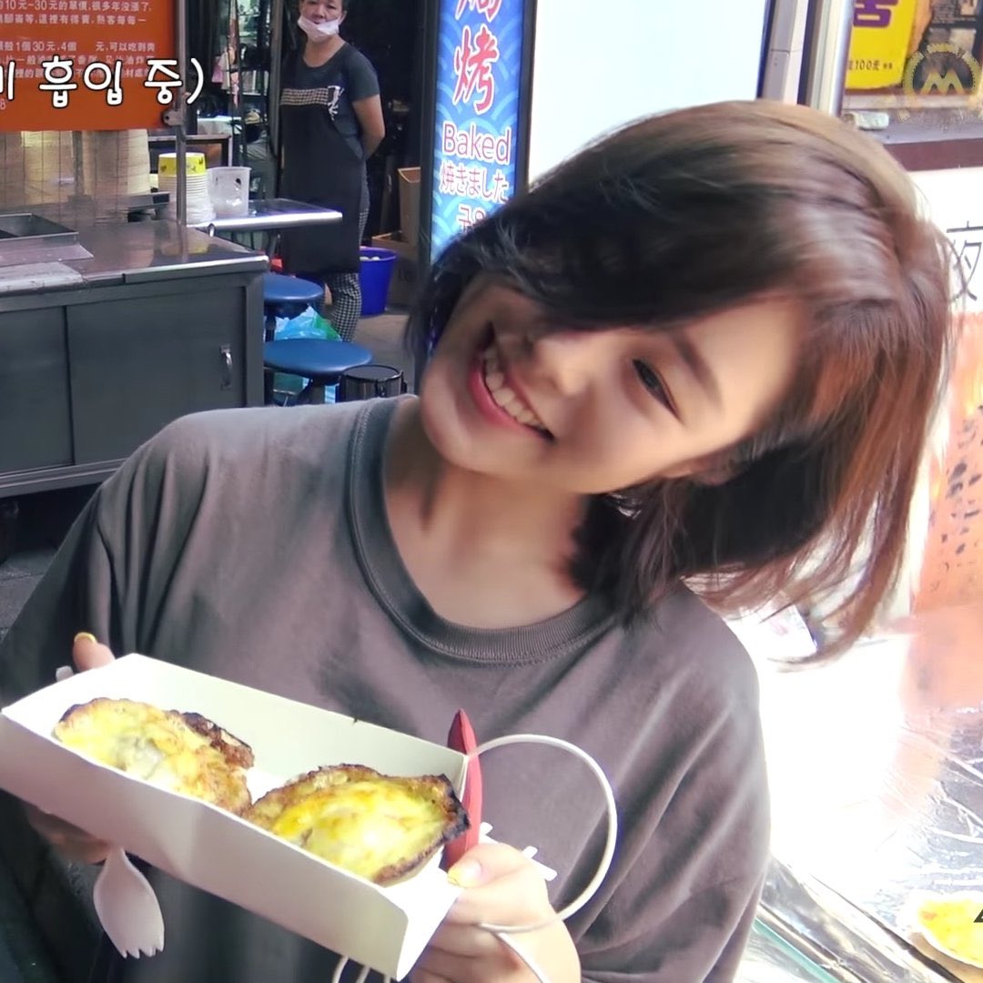 wheeinsmuse's tweet photo. wheein 🥺 https://t.co/vVUFu6JTSg