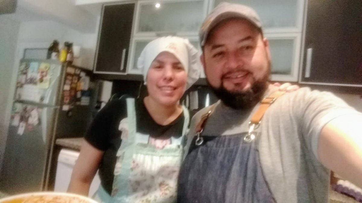 Valeriagimenez7's tweet photo. Pasteleando con AM♥️R
#DeliveryDePostres
#SweetLu https://t.co/BwAJjth7o9