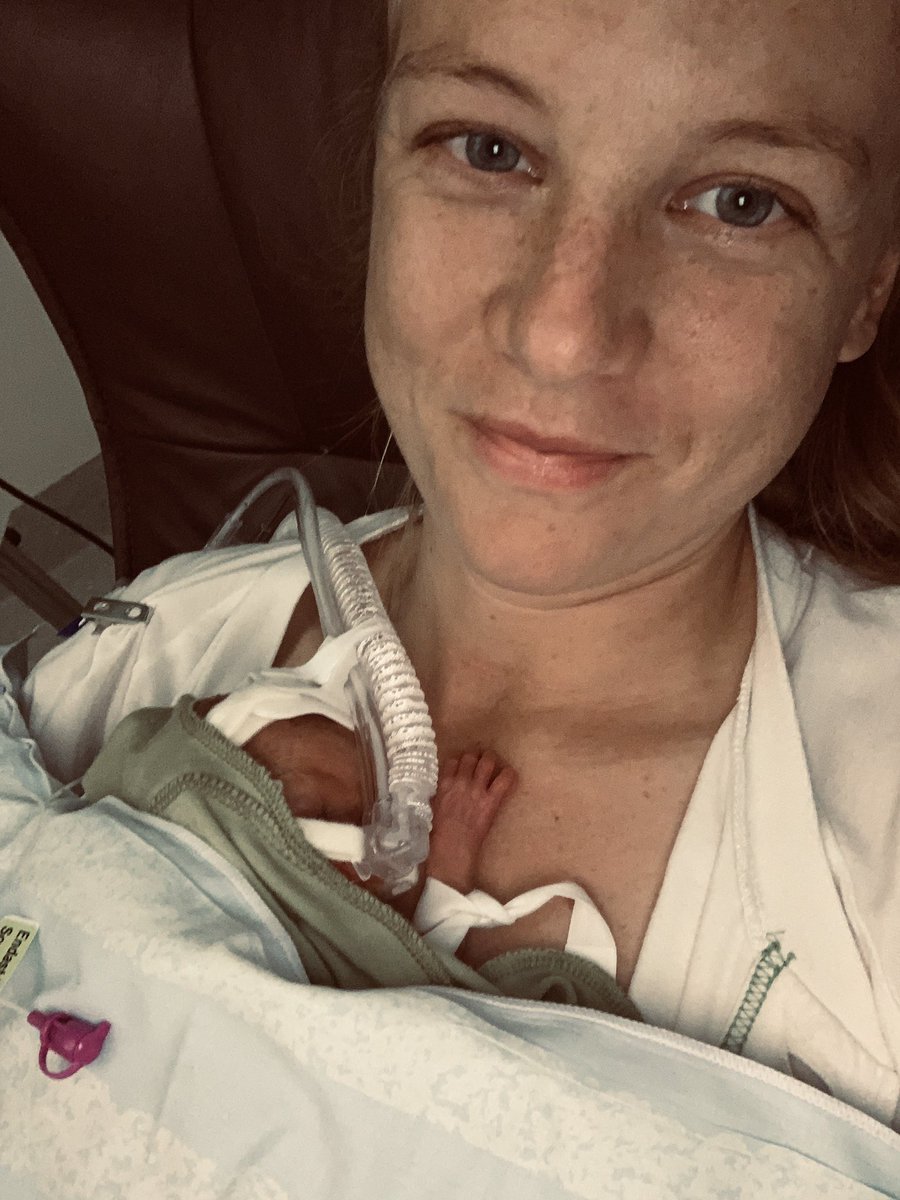 Idag blir hon 12 dagar &amp; börjar närma sig 700 g 😍 dina mammor älskar dig mest i världen. En dag i taget ❣️