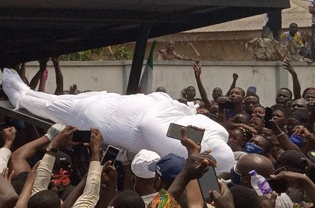 SaharaReporters's tweet photo. Ex-Nigerian Lawmaker, Buruji Kashamu, Buried In Ogun State | Sahara Reporters 
The 62-year-old was said to have been in a coma at the First Cardiology Consultants in Ikoyi, Lagos, before he finally succumbed to the disease on Saturday. #COVID19 
READ MORE: https://t.co/YNHRzlmw2o https://t.co/XEHwlTqtOx