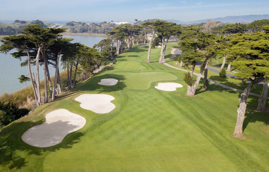 Mcomprender's tweet photo. Scenic views of Harding Park Golf Course, as well as
a view that includes the Golden Gate Bridge
#PGAChampionship2020
#TPCHardingPark
#GoldenGateBridge
#PJKoenig https://t.co/iJOkiS27Ab