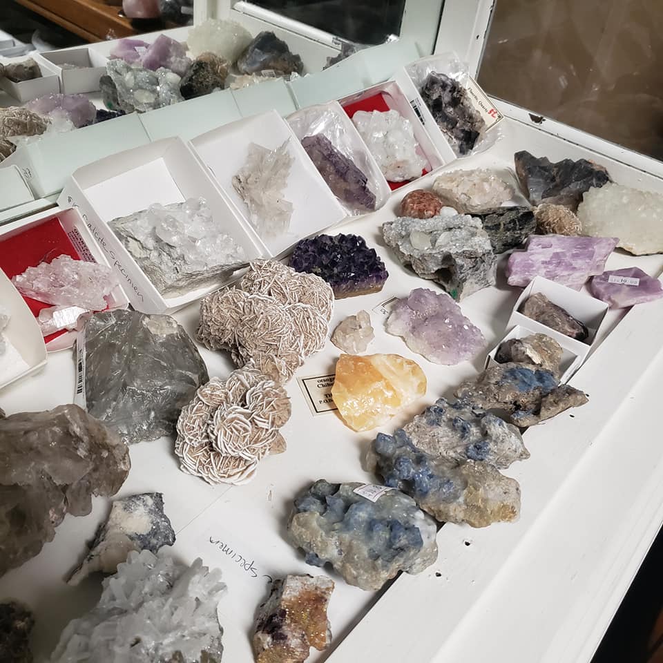 AzoniaShop's tweet image. Some more pictures around the shop, come in and see us we'll be happy to help you.

#azonia #azoniashop #crystals #minerals #Healing #metaphysical #shoplocal #rocks #beautiful