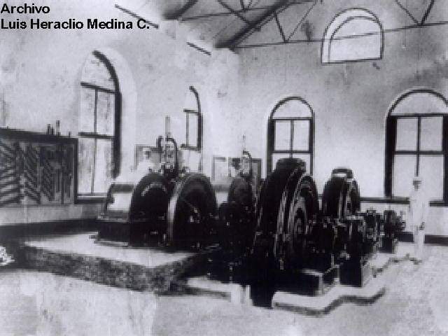 El alumbrado público se inició en Valencia en 1889 proporcionado por una empresa norteamericana contratada por la municipalidad.Luego en 1904 se constituyó la empresa electricidad de valencia que inició operaciones con una planta de carbón. Más tarde en 1910 se instaló una (hilo)