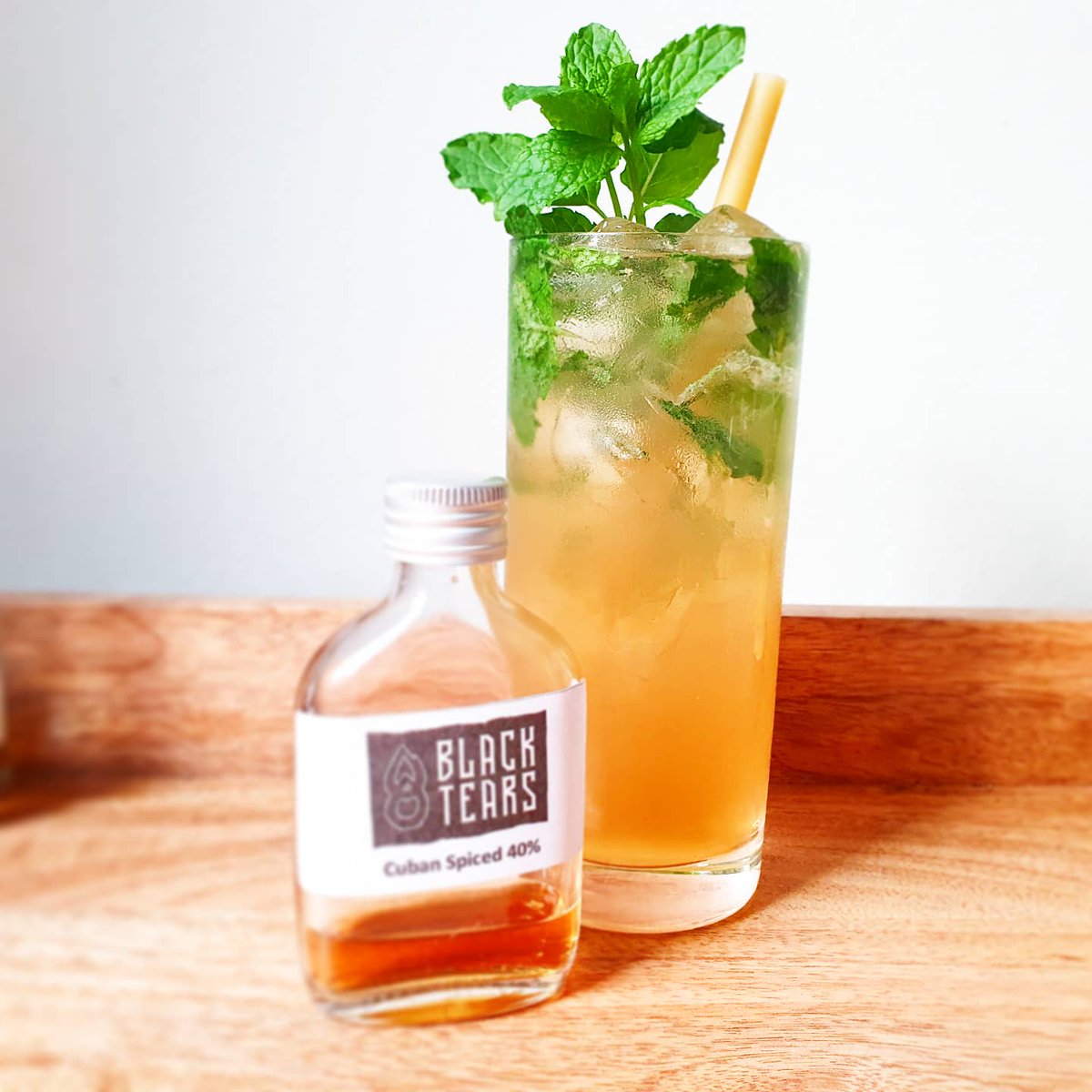 Took a trip back to Cuba yesterday with this Cuban Spiced Mojito. If it's as hot today where you are as it is here, I'd recommend one of these cooling #cocktails ☀️🥵😄