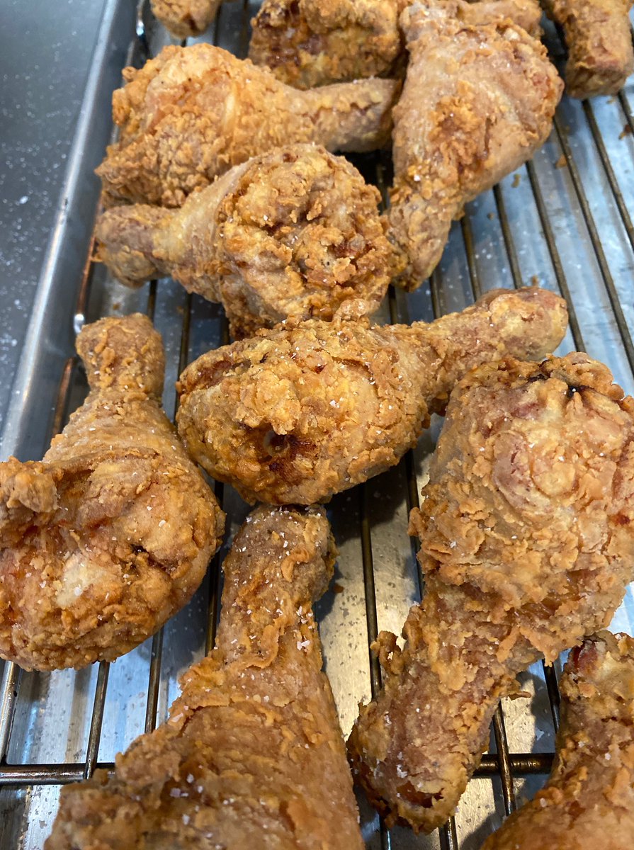 Our Sunday Family Meal for 4 is available for carryout or dine-in! 💙10-Piece Fried Chicken, Biscuits W/ Honey Butter, 6 Roasted Ears of Corn W/ Cacio e Pepe Butter, Blueberry Crisp ... all for $60. We open at 4 p.m. daily. #hinsdaleil