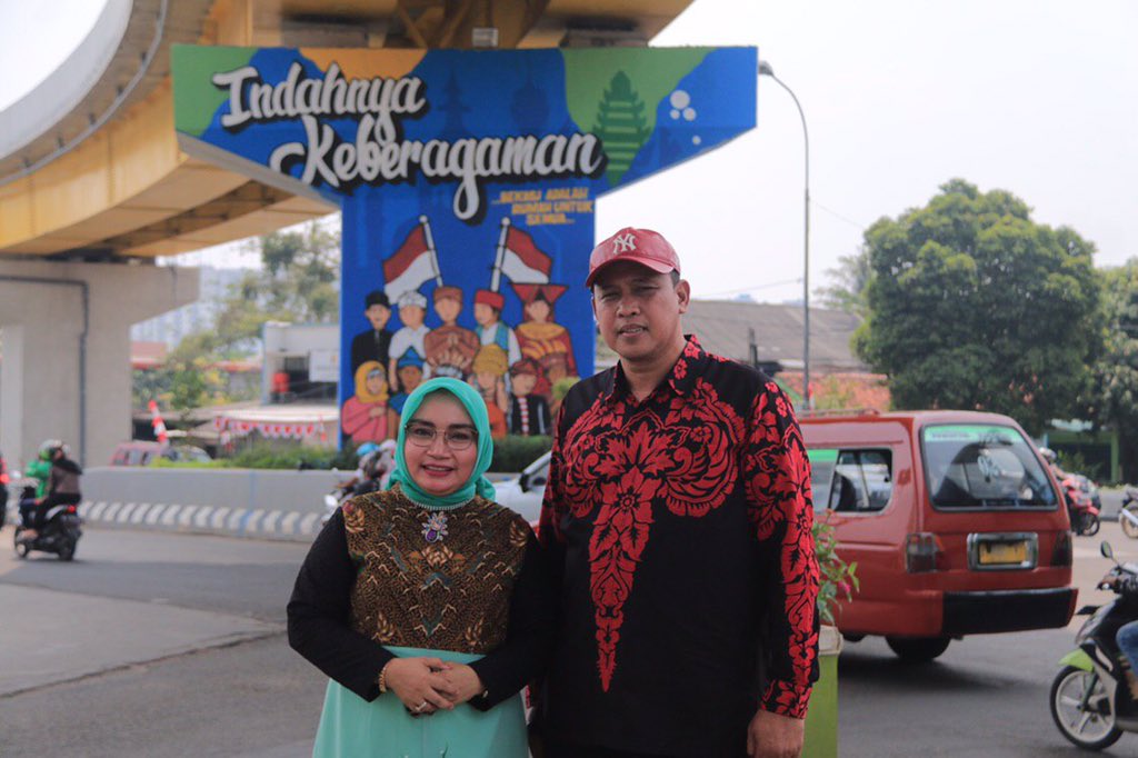 mas_triadhianto's tweet image. Setelah seminggu menunggu, akhirnya terlukis dua tiang dibawah fly over rawa panjang. Silahkan yang mau berswafoto.

Selanjutnya masih ada tiang-tiang lain yang akan digambar. Kalau kamu punya ide, boleh disampaikan. 

Terimakasih untuk mas @zarryhendrik untuk sumbangsih idenya.