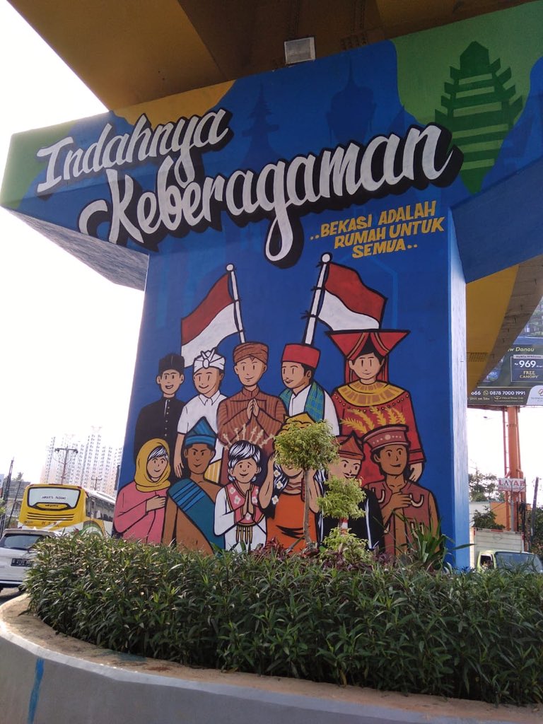 mas_triadhianto's tweet image. Setelah seminggu menunggu, akhirnya terlukis dua tiang dibawah fly over rawa panjang. Silahkan yang mau berswafoto.

Selanjutnya masih ada tiang-tiang lain yang akan digambar. Kalau kamu punya ide, boleh disampaikan. 

Terimakasih untuk mas @zarryhendrik untuk sumbangsih idenya.