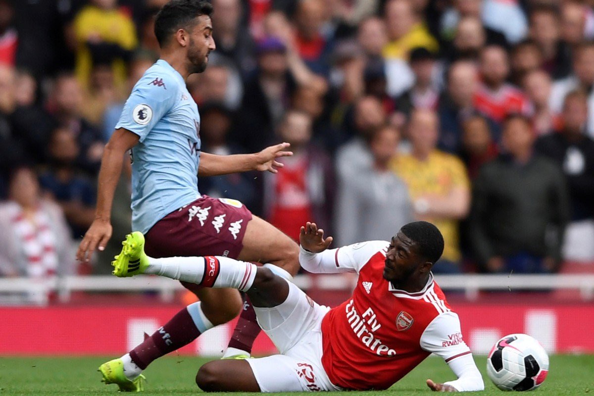 Pour son 6e match de Premier League, Aston Villa se déplace à l’Emirates Stadium... L’entame est idéale et Villa réalise un match convaincant. McGinn ouvre le score (20e). Maitland-Niles est même exclu (41e).