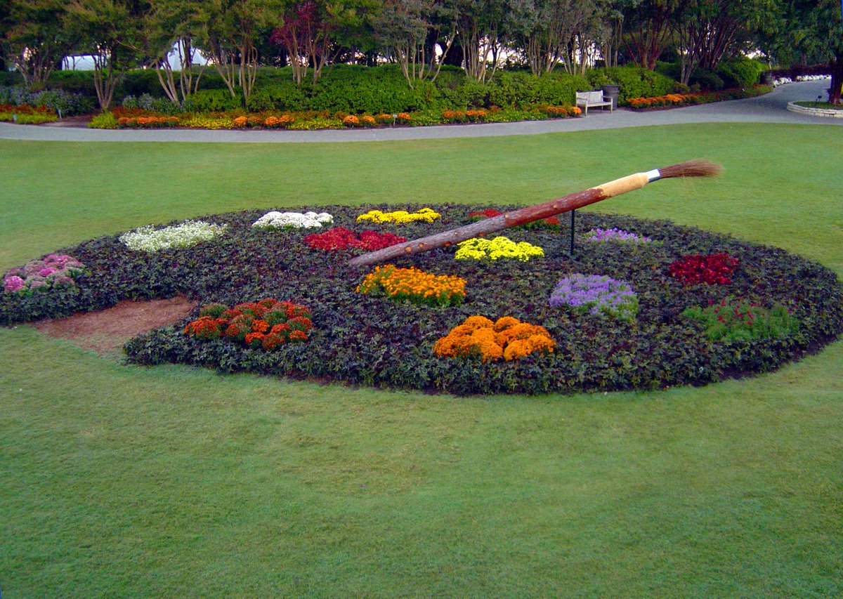 TexanInOz's tweet photo. Here is the "Painter's Palette" I did for @dallasarboretum many years ago. When it comes to art, I prefer painting with flowers. #Gardening #Horticulture https://t.co/J5zjlYopsY