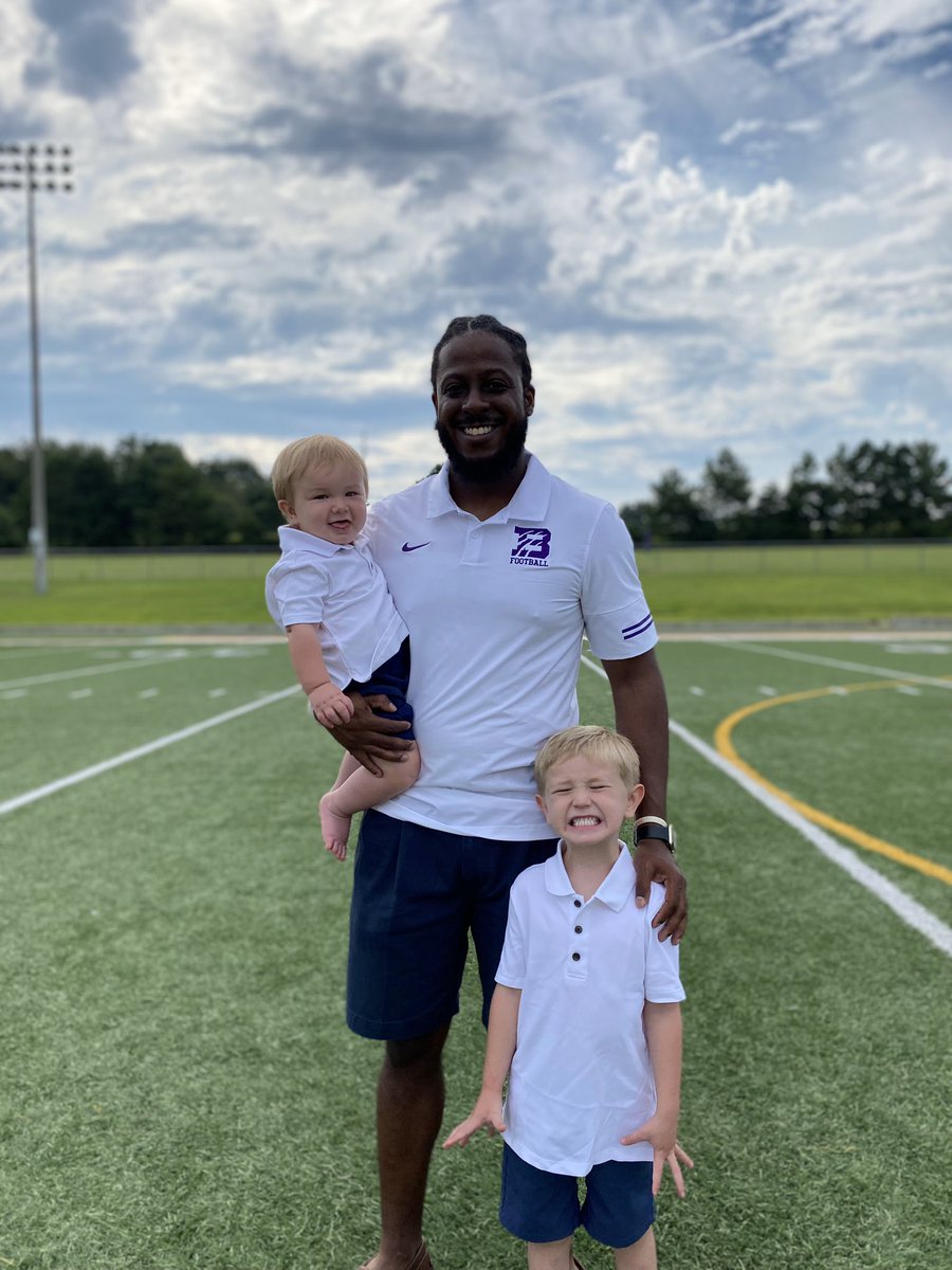 stephcruce's tweet photo. @CoachJBrown11  #coachbrownandhisboys https://t.co/WNAeRcYeJK