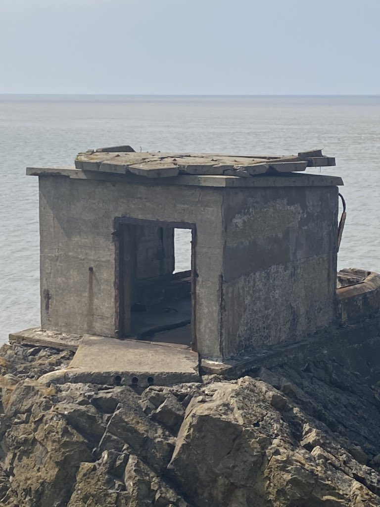 It was recommissioned as a coastal battery in 1940, during  #SWW, with 2 gun positions built to house old  #FWW naval 6” guns, as well as 2 searchlights. It fell under operations of 571st Coast Regt, RA.  #SWW  #WW2